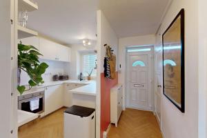 Charming 1BR Flat Steps from Kings Road in Chelsea