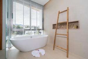 Trinity Lux Villa - C2 new modern 5 bedrooms 20m pool villa