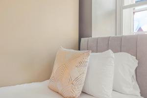 6 Ensuite Bed Apartment in Prime Location