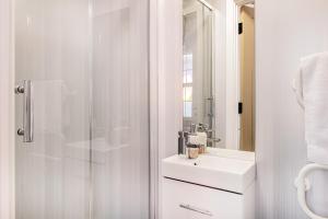 6 Ensuite Bed Apartment in Prime Location