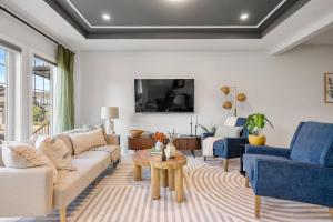 West Edmonton Family Retreat with Hot Tub & Garage