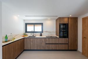 Luxury Villa - Sunset Rooftop - Heated Pool - Outdoor Kitchen - Airconditioned