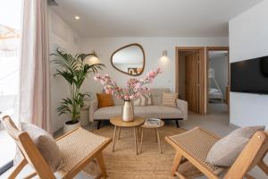 NEW Designer Villa Heated Pool & Sunset Rooftop Airconditioning