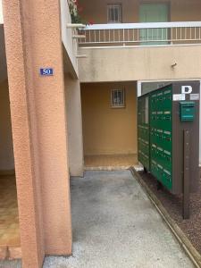 T2 en rez de jardin avec piscine