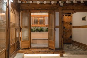 Luxury Hanok Pine Residence