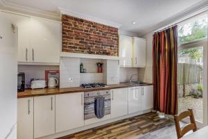 1Bed Flat Near Goldhawk Tube & Uxbridge Bus Stop