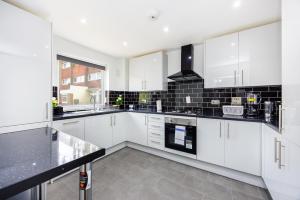 Modern 3-Bedroom Living in Vibrant Stratford, E15