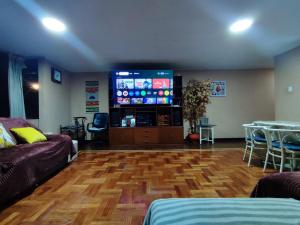 Dpto Amplio, TV75in, Cochera, Céntrico y BBQ