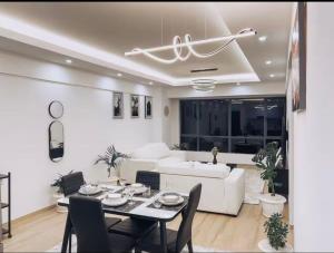 Luxury 2 bedroom apartment at Marina Bay