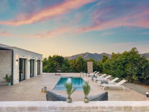 PanStel - Villa Aurora with private pool jacuzzi