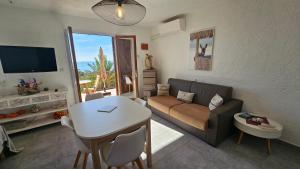 Cardellini 10- vue mer-piscine en résidence