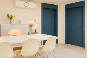 SNUG STAY #Hongik University Station 20 minutes #Gangnam Station 30 minutes #Incheon Airport 1 hour