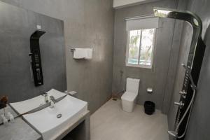 Goalie Beachfront Resort