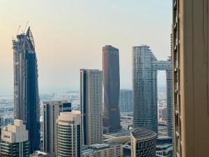 Skyline Escape 2BR with Balcony Pool & Gym