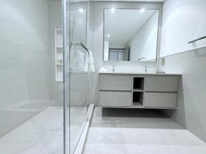 Skyline Escape 2BR with Balcony Pool & Gym