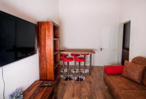 Chic Stay by Calton Hill a