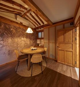 Luxury Hanok Heritage Courtyard