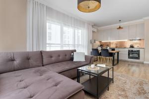 Large Apartment in Gdańsk with Gym, Parking and Air Conditioning by Noclegi Renters