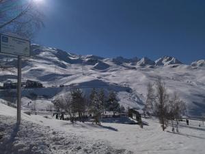 Charmant Appartement 6 Pers, Pieds des Pistes avec Navette, Parking Gratuit - FR-1-695-35