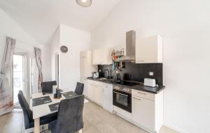 Gorgeous Apartment In Vir With Wifi