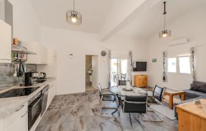 Cozy Apartment In Vir With Wifi