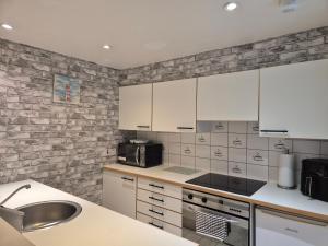 2 bed GF Docklands Apartment - Free Parking for 1 car