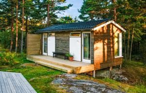 Gorgeous Home In Vikbolandet With Wifi
