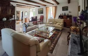 3 Bedroom Amazing Home In Trédion