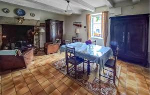 4 Bedroom Nice Home In Trédion