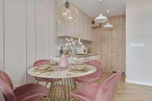 Elegant Apartment with Balcony Krakowska Wroclaw by Renters Prestige