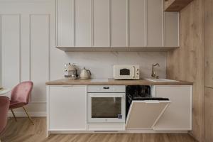 Elegant Apartment with Balcony Krakowska Wroclaw by Renters Prestige