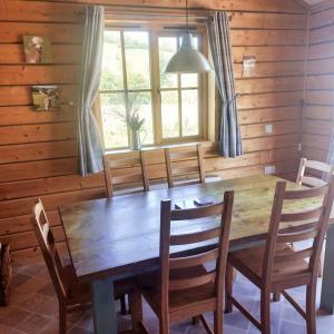 Alpaca cabin-mountain view-hot tub-rural retreat