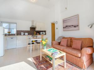 Pitch Back - Uk45387