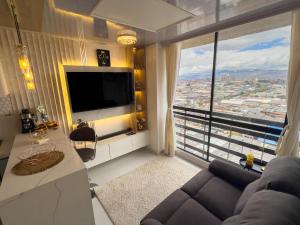 Top views, airport, Salitre, American embassy