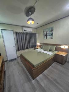 2 separate fully furnished condo units 1BR on the 23rd flr and 3BR penthouse on the 41st flr, with different bookings and daily rates in Ermita, Manila near SLEC,US Embassy, Mall and Parks