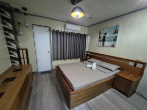 2 separate fully furnished condo units 1BR on the 23rd flr and 3BR penthouse on the 41st flr, with different bookings and daily rates in Ermita, Manila near SLEC,US Embassy, Mall and Parks