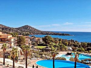 CAP Estérel Pierre&Vacances Grand confort pour 4 personnes avec Jardin clôturé- piscine Chauffée du 04 avril au 02 novembre