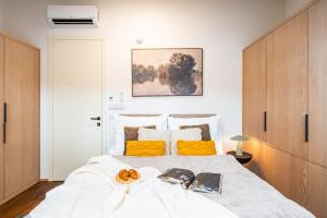 Prague Days - Luxurious 3BDR Maisonette w AC & Balcony & Desk