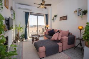 Luxury 95m Penthouse - Boutique Resort & Wifi