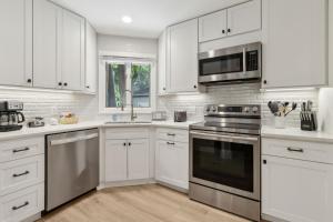 Poolside One-Story Villa in Omni Plantation