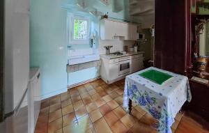 3 Bedroom Amazing Home In Trédion