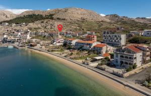 2 Bedroom Lovely Apartment In Metajna