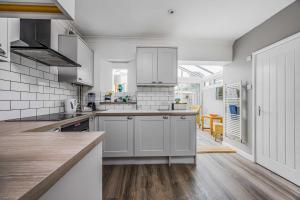 West Wittering Family Cottage Pass the Keys