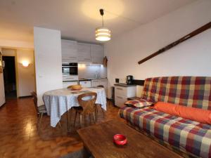 3P 6 Pers, Cuisine rénovée, Balcon Sud, Proche Pistes et Commerces, Parking, Casier à skis - FR-1-572-204