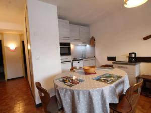 3P 6 Pers, Cuisine rénovée, Balcon Sud, Proche Pistes et Commerces, Parking, Casier à skis - FR-1-572-204