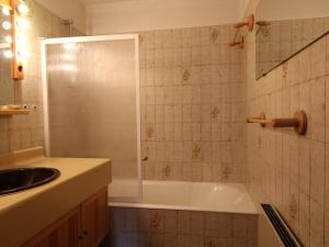 Duplex 8 pers avec parking, pied des pistes, proche commodités - FR-1-572-127