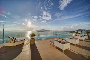 Coastal Charm Panorama Bayview