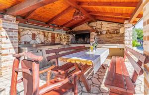 Amazing Apartment In Banjole With Wifi 
