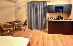 Stunning Apartment In Tribunj