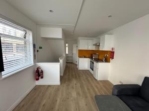 2 Bed Flat - Sleeps 3 - Parking - Wifi